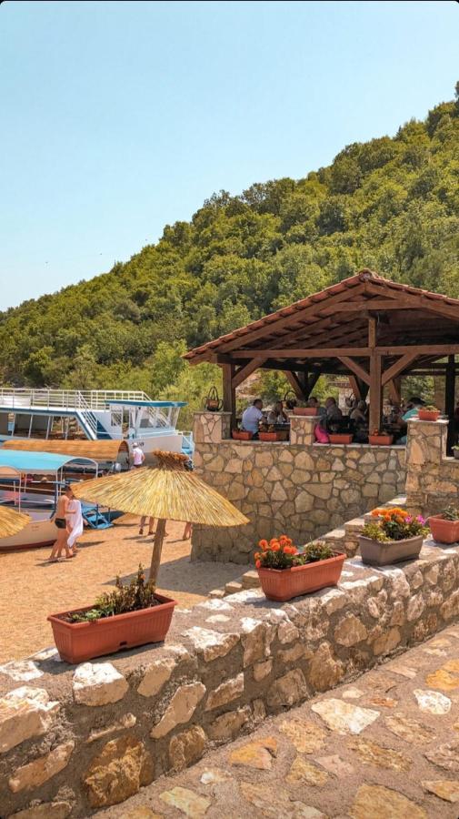 Luxury House Petrovic - Vranjina Skadar Lake พอดโกริกา ภายนอก รูปภาพ